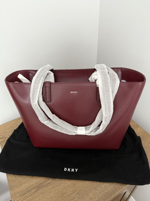 Стилна дамска чанта DKNY