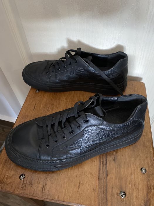 Pantofi bărbătești din piele model crocodil; GEACĂ LIVRATOR MÂNCARE