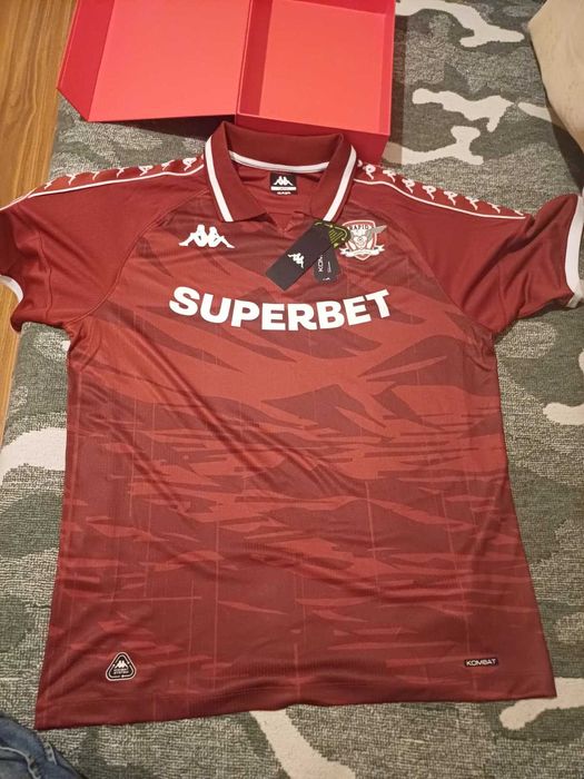 Tricou Rapid Bucuresti, pret usor negociabil.