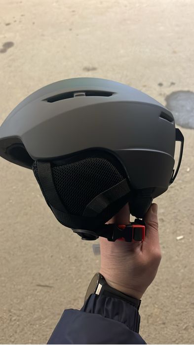 Шлем горнолыжный