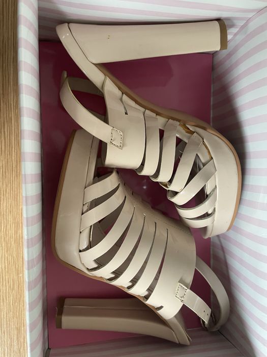 Sandale cu toc nude 35