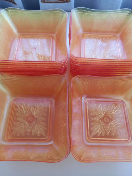 Салатницы пластик, новые