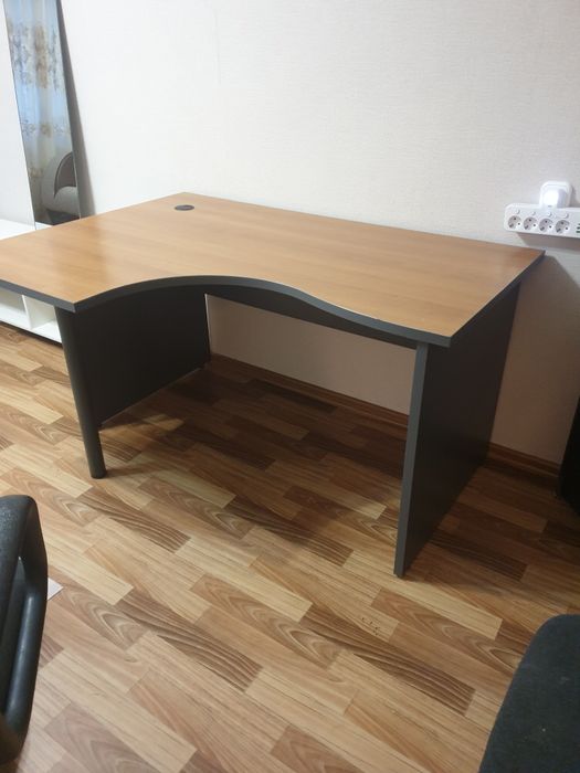 Стол офисный в отличном состоянии