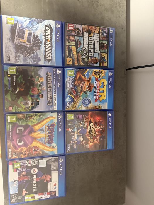 PlayStation 4 500GB с два джойстика