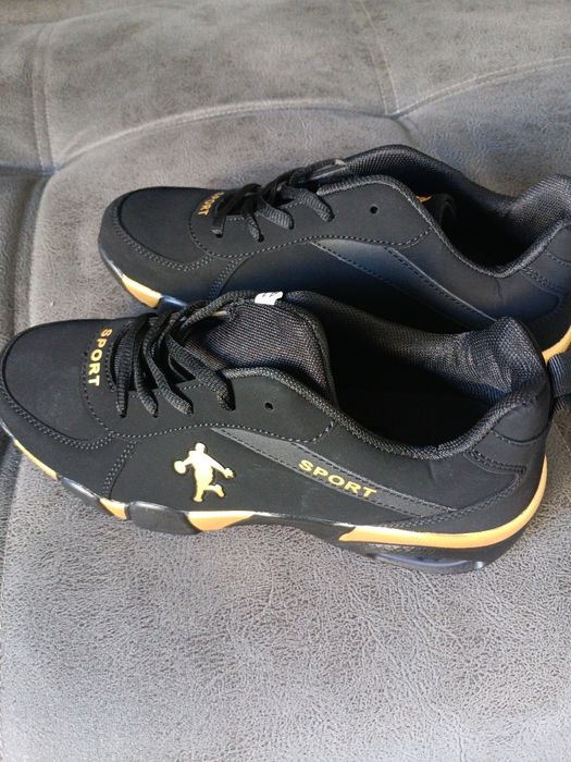 Кроссовки летние