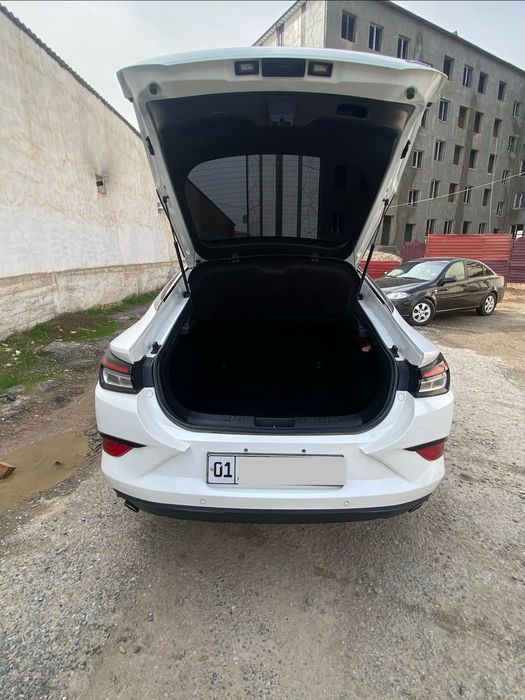 Jac j7 engil avtomobil