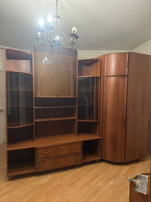 Стенка и кухонный шкаф