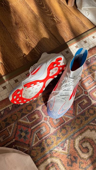 Продаю новые бутсы F50 AG, размер 43