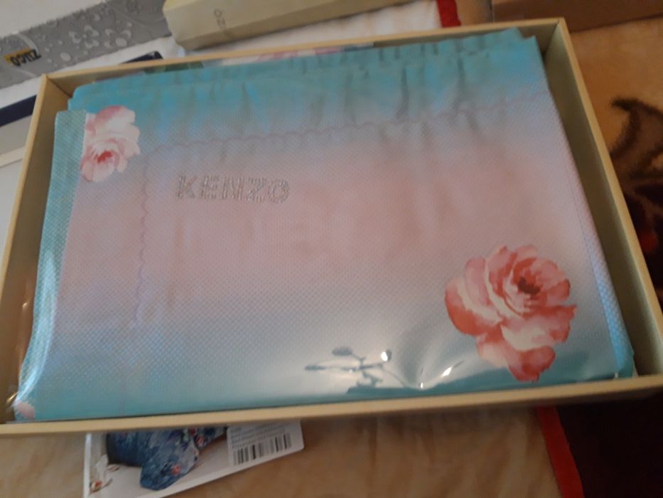 Постельное бельё Kenzo.
