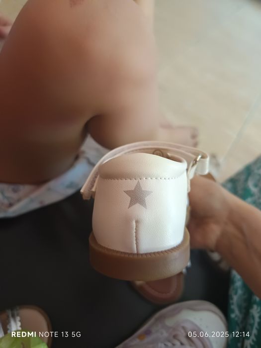 Sandale pentru fetițe mărimea 23 originale noi