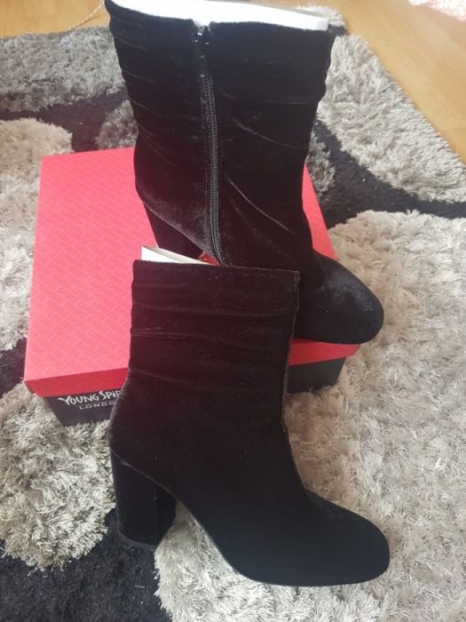 Ghete din catifea superbe