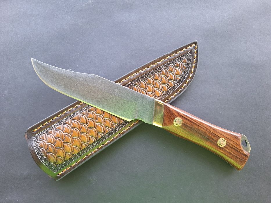 Ловен нож с кожена кания