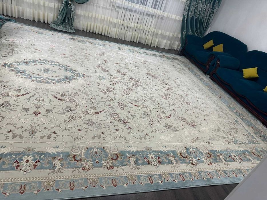 Ковер в идеальном состояний