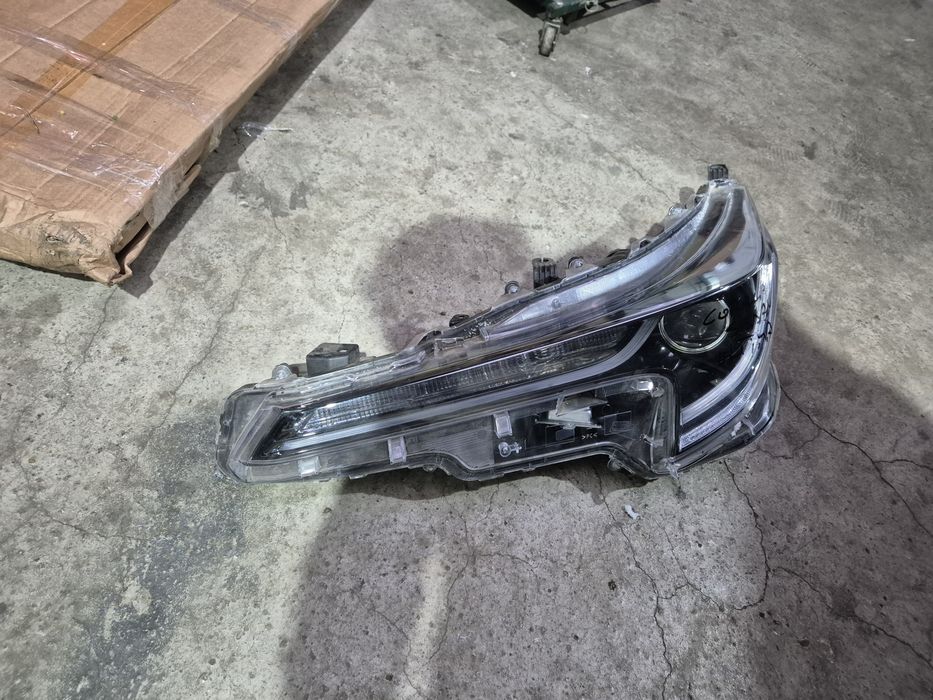 Far stanga Toyota Corolla sedan 2018-2023