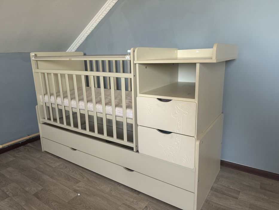 Продам манеж почти новый