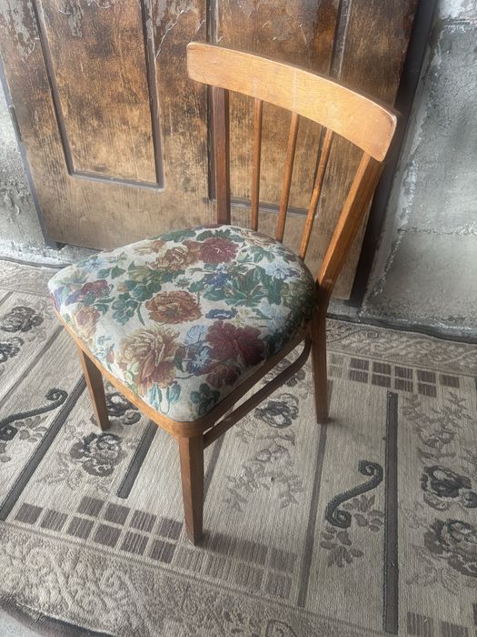 Стулья мягкие…..