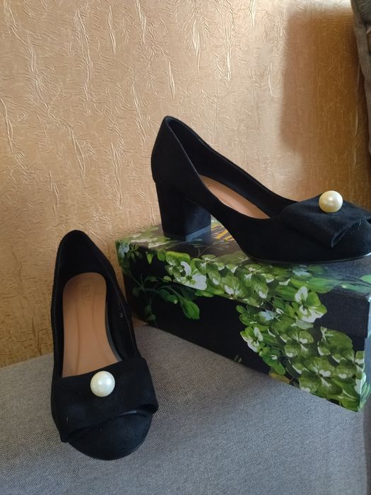 Новые туфли 39 размер  .