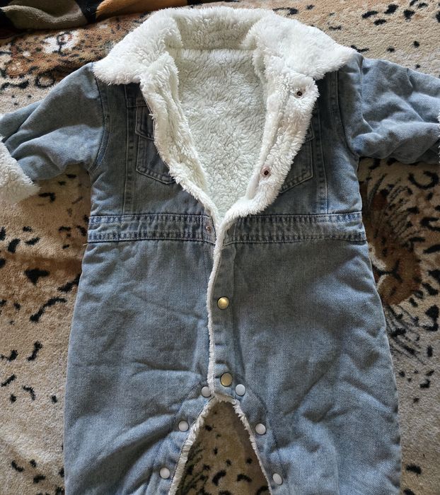 Продам джинсовый детский комбинезон