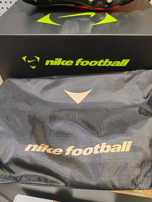 Ghete fotbal profesionale Nike Phantom 6 Low Elite FG