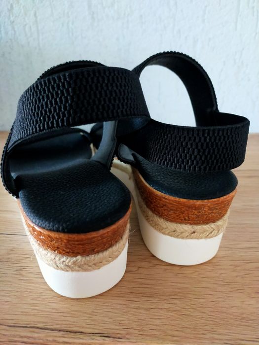 Дамски сандали на платформа