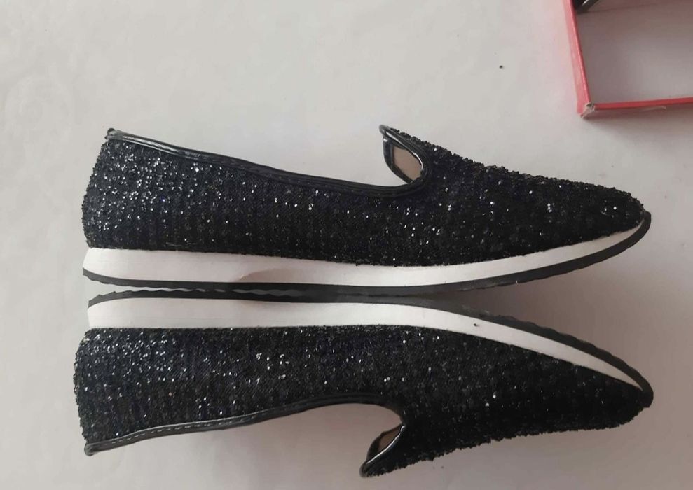 Черни дамски обувки с ефект