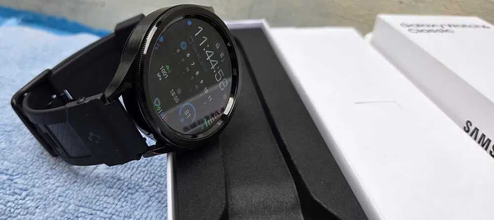 Samsung Galaxy Watch 6 Classic 47mm + Curea Spigen + Adaptoare NoGap