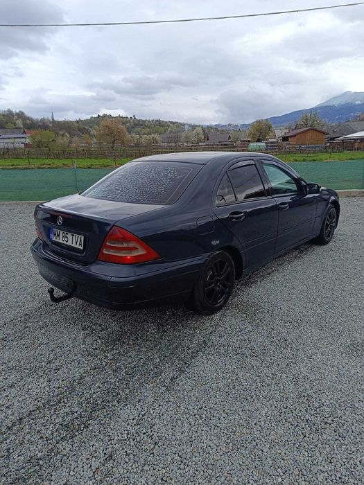 Vând mercedes C class