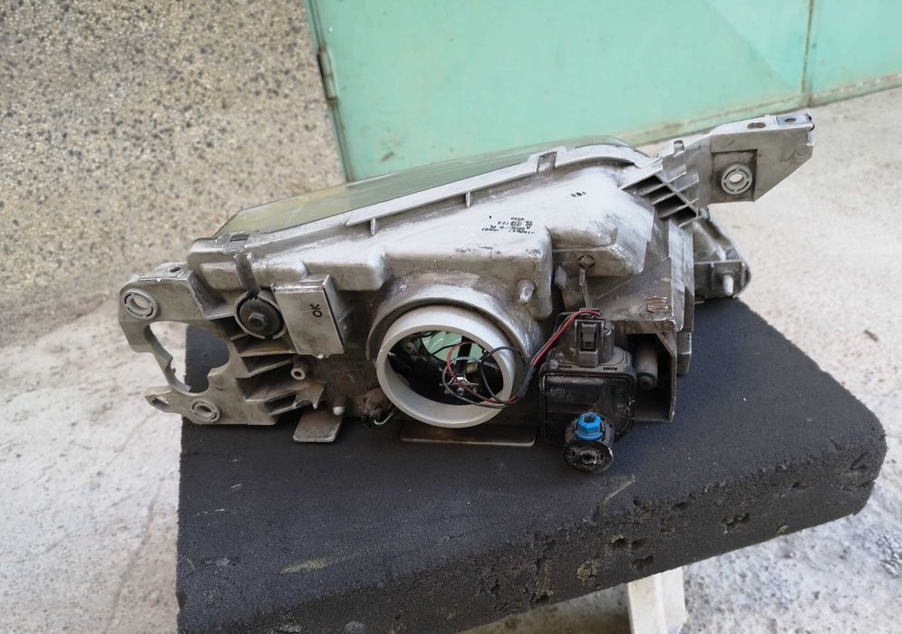 Оригинален фар Мазда  Mazda Premacy