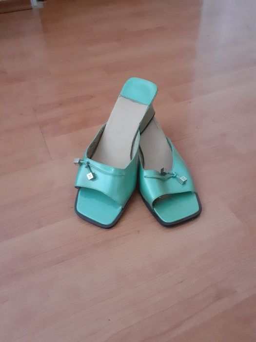 Papuci eleganți-Louis Vuitton (Paris)