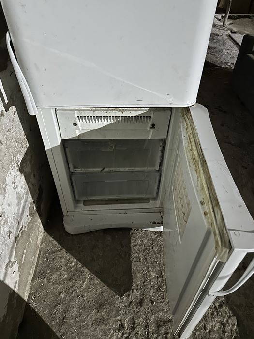 Холодильник буу.