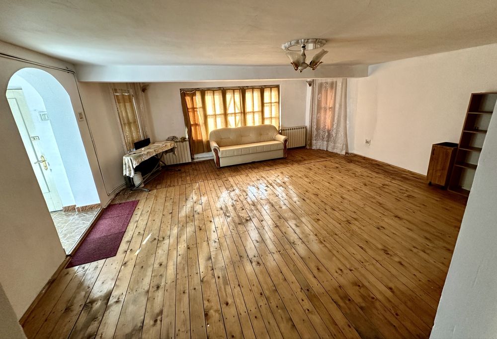 Casă și teren în Târgu Jiu, zonă centrală ( Str. Progresului nr.22