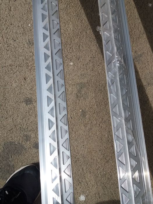 Profil aluminiu,treapta rotund,natur 3m lungime.NOU.Pret.50 lei.