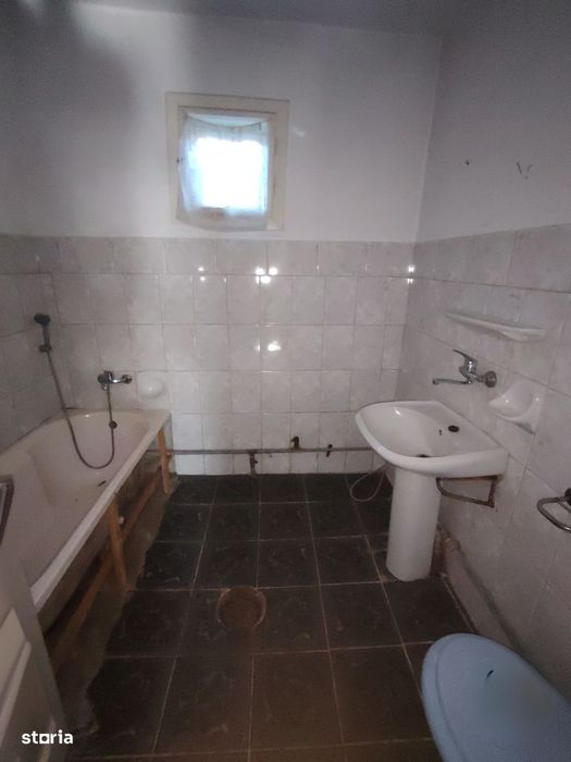 Ocazie!!!Două case mari la Pancota la pret de apartament.