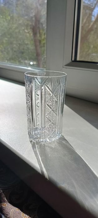 Хрустальные вазы, салатники,кружки...