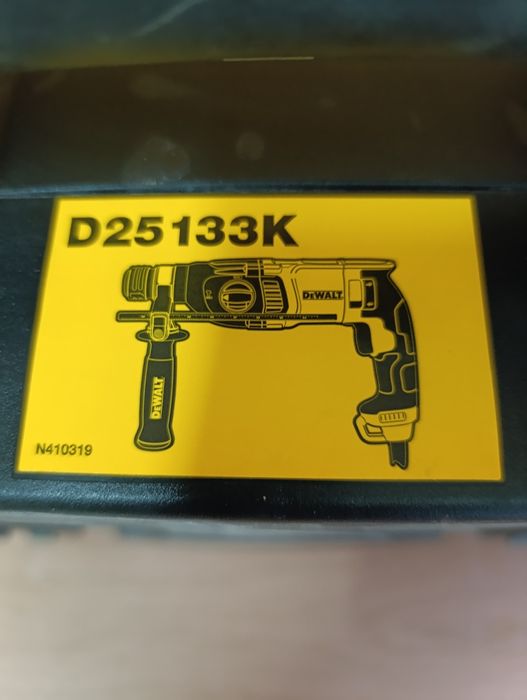 Перфоратор DeWalt 2.6j  D25133K