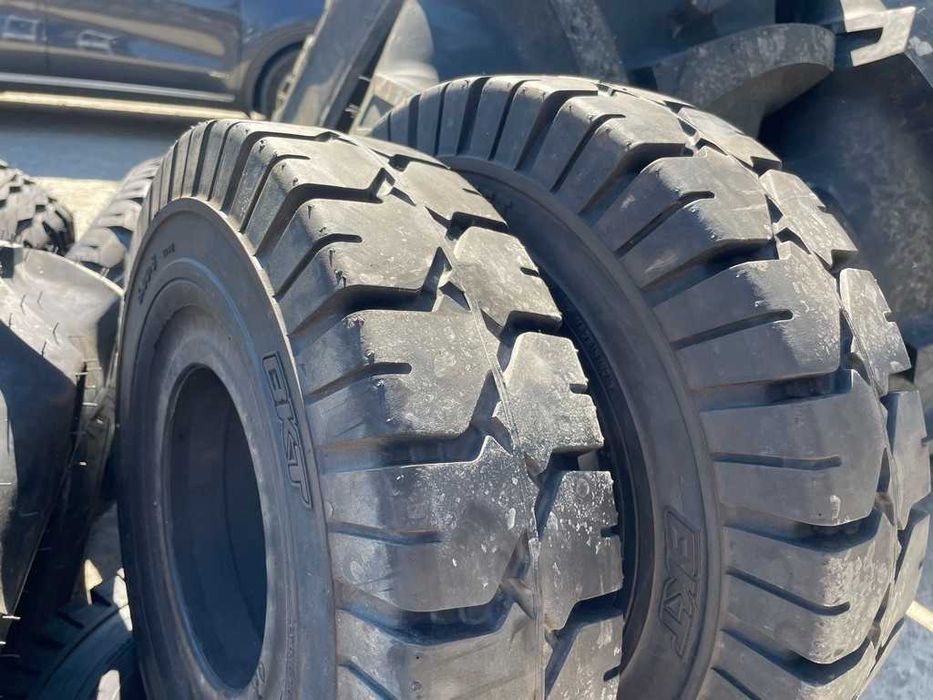 Anvelope noi 5.00-8 cauciuc solid cu janta pentru stivuitor marca BKT