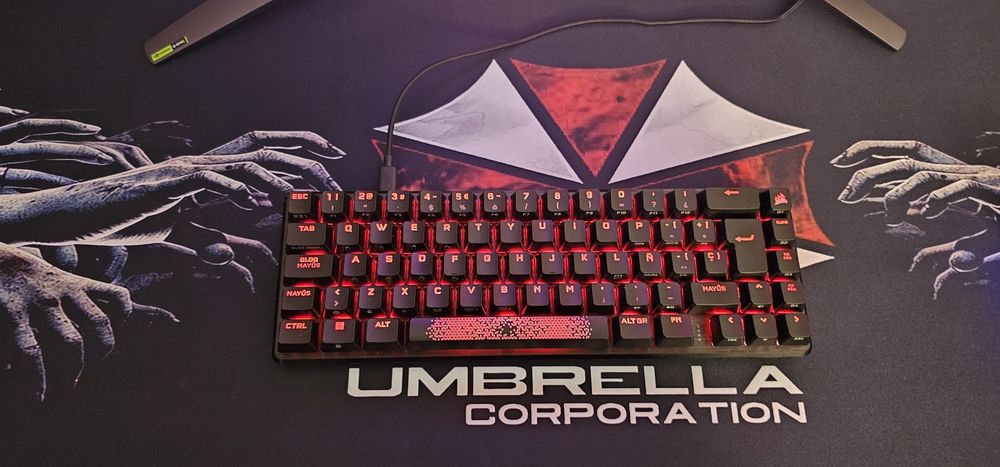 Tastatură Corsair K65 Pro Mini OPX RGB ca nouă layout ES