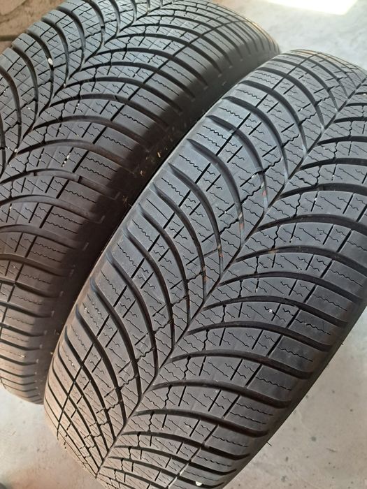 2 anvelope Allseasons 215 60 r17 Goodyear