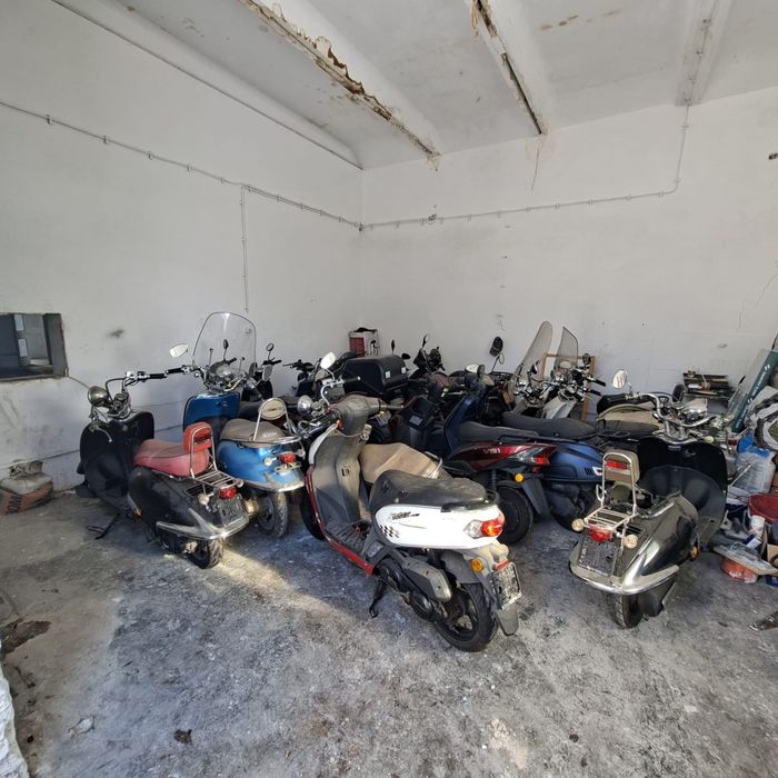 vand scutere in stare buna