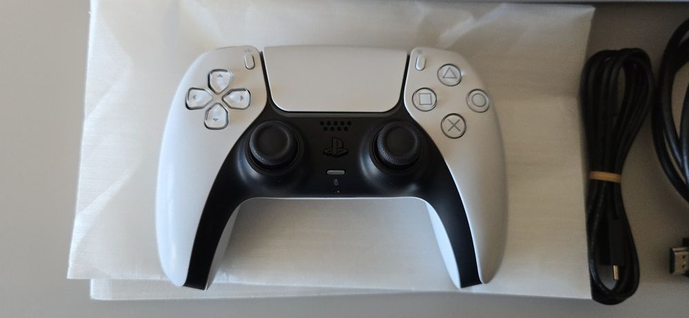 Конзола Sony Playstation 5 Disc, CF-1116A, 825GB, 1 джойстик