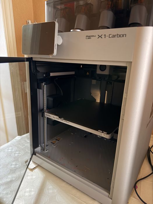 Продам Bambu Lab X1-Carbon + AMS (4 катушки)
