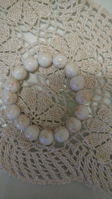 Две  гривни и брошка