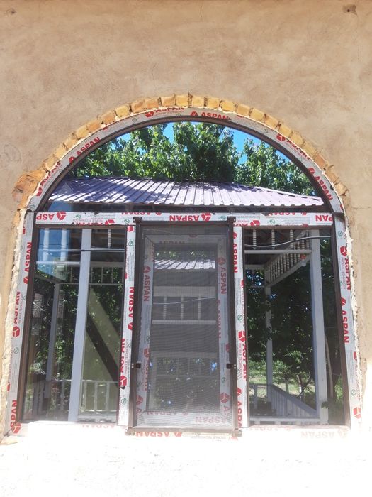 Витражи перегородки алюминий и пластик.