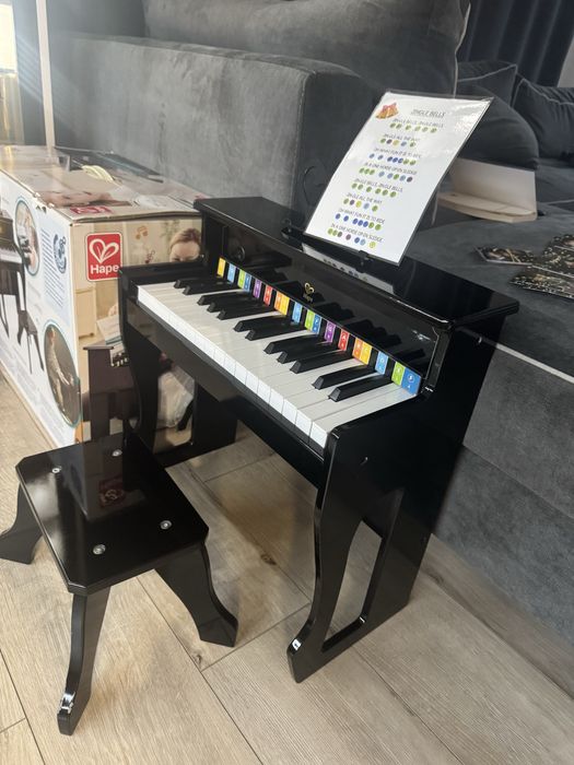 Дървено пиано със столче Hape