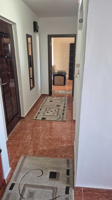 Inchiriez apartament