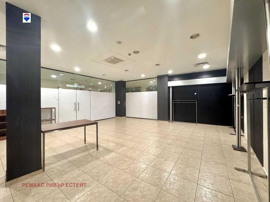 Дава се под наем Магазин в Русе, Център - 65 кв.м за 280.5 € - Снимка #2