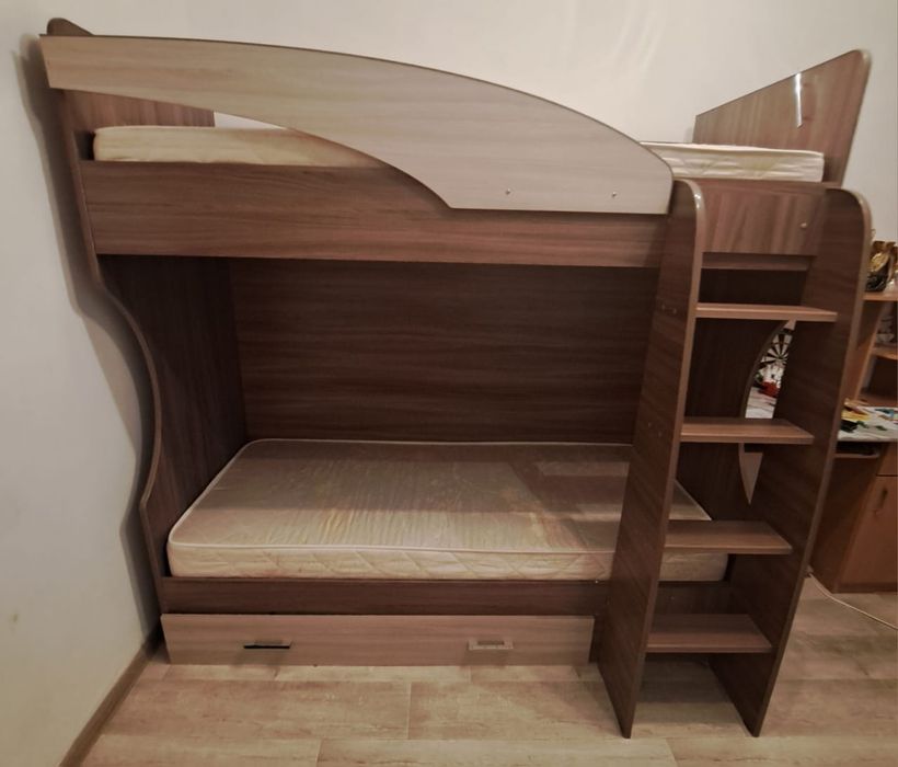 Продам 2 этажную кровать