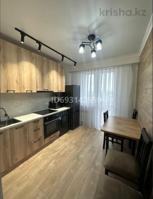 Продам кухонный стол +4 стула