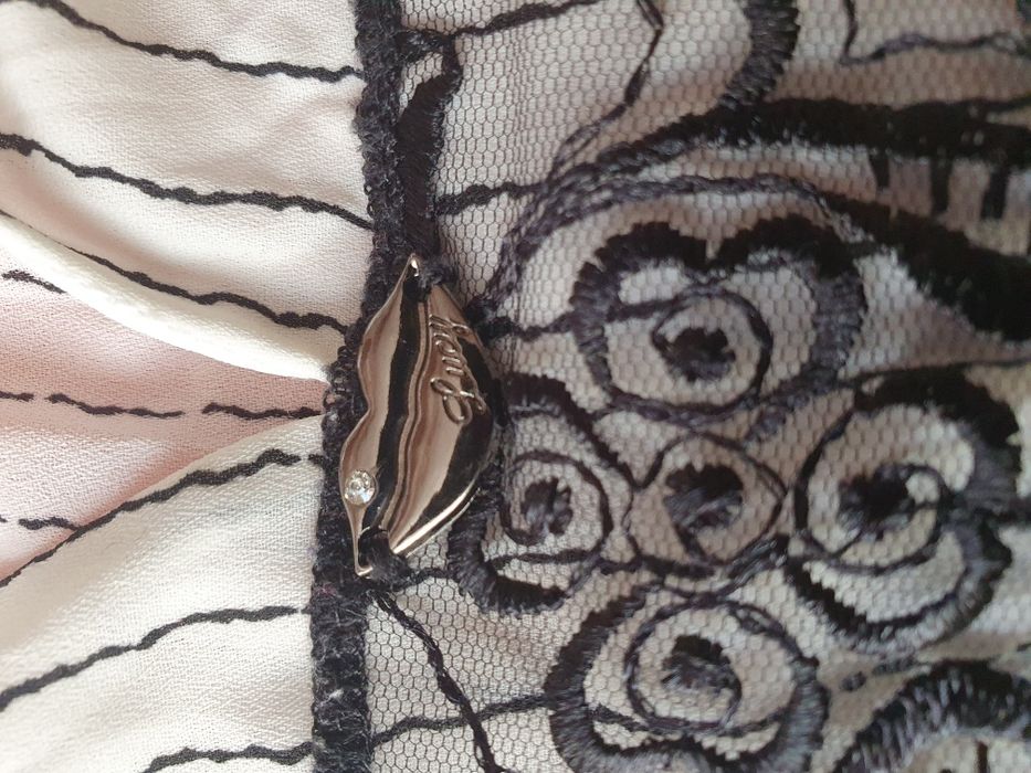 Прекрасна риза на LUCY.Обличана веднъж и изпрана.