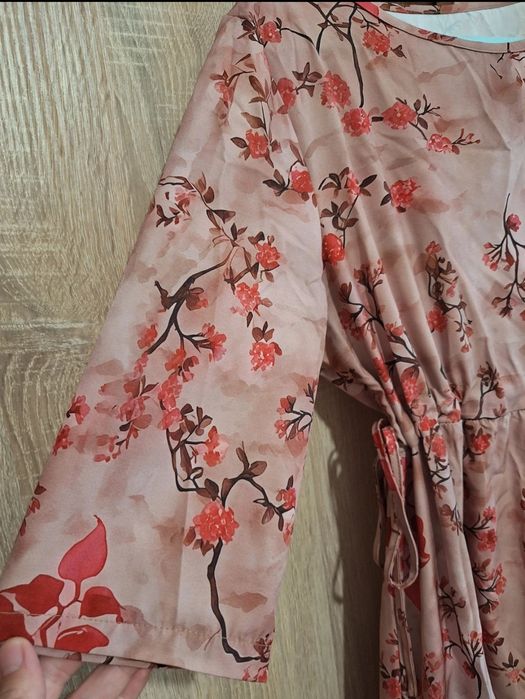 Rochie cu model floral, foarte comodă, mărimea M/L